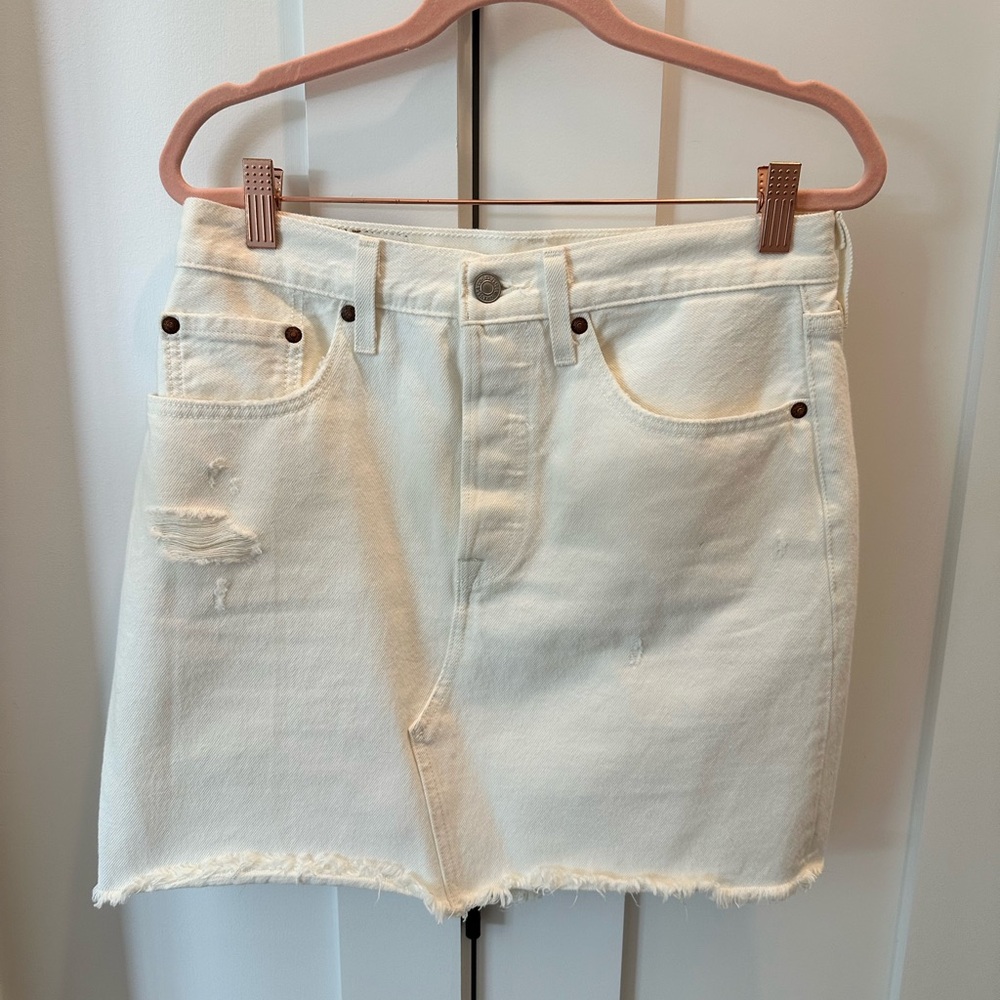 Levi’s Stylish White Denim Skirt